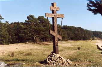 Поклонный крест на причале